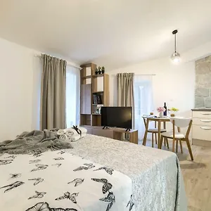 Petar In Old Part Of Town Apartment Split